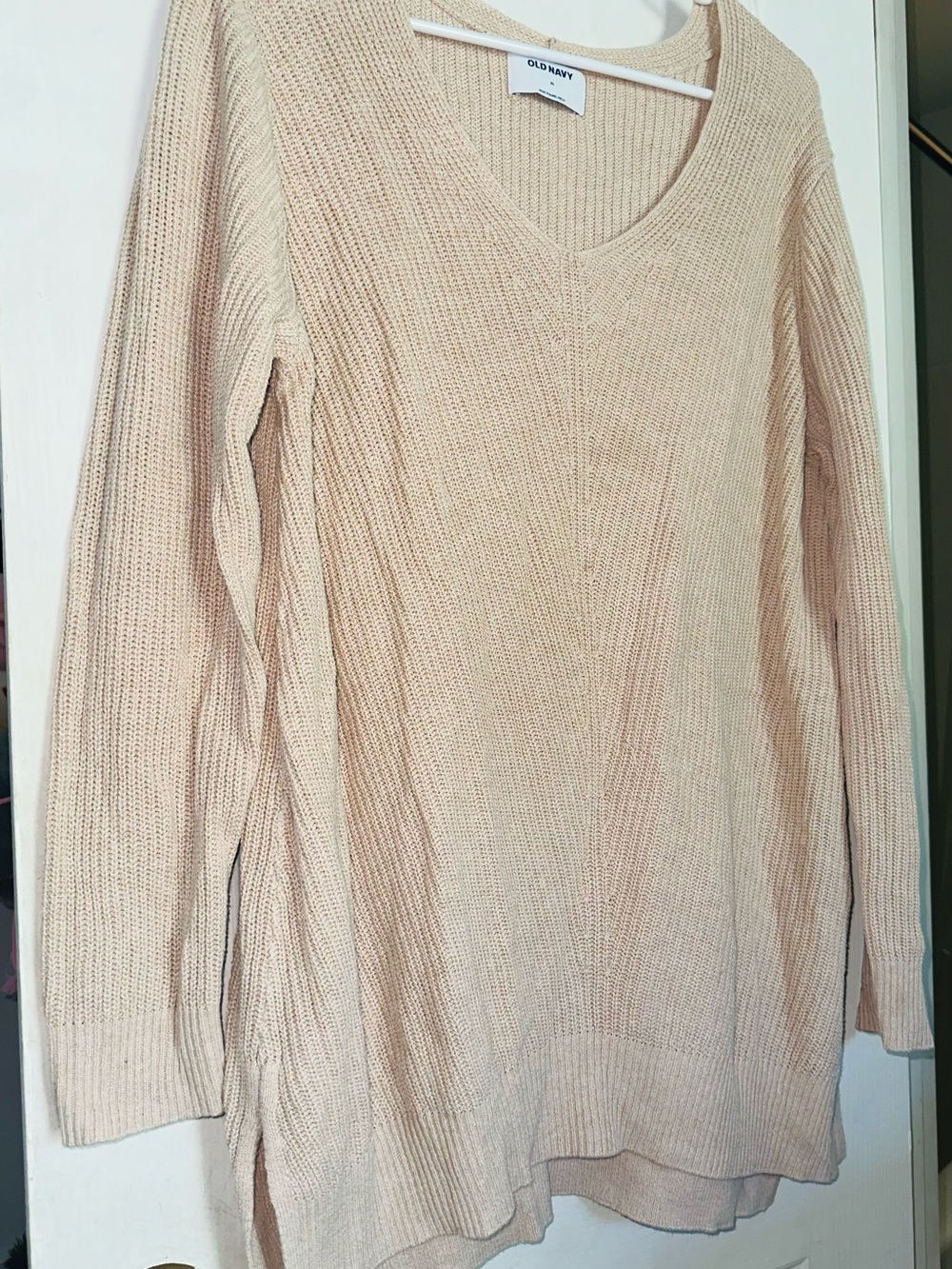 Old Navy Women's Light Cream V-Neck Ribbed Sweater